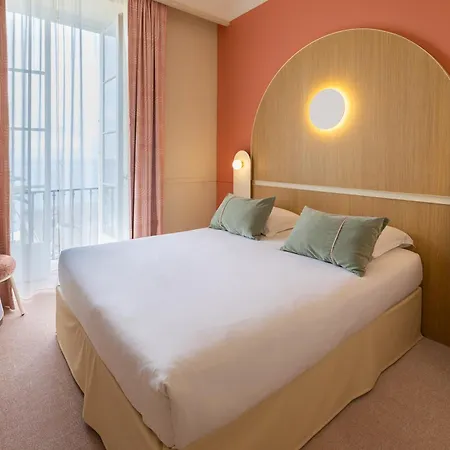 Bleues Balmoral מלון מנטון