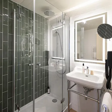 Bleues Balmoral 3* מנטון