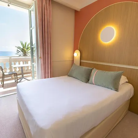 Bleues Balmoral 3* מנטון