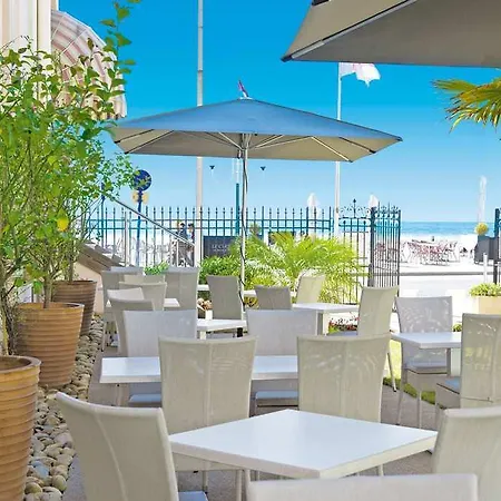 Готель Bleues Balmoral 3*