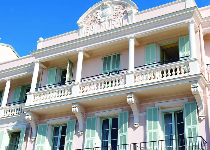 Bleues Balmoral Hotell 3*