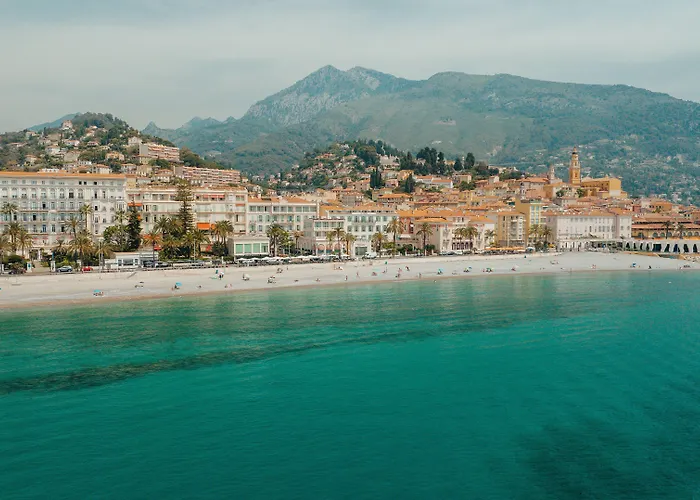 Bleues Balmoral Hotell 3*