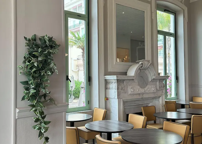 Bleues Balmoral Hotell 3*