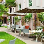 Bleues Balmoral 3* מנטון