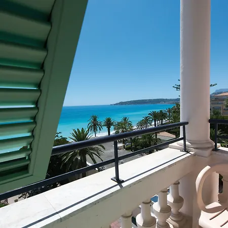 Bleues Balmoral Hotel 3*