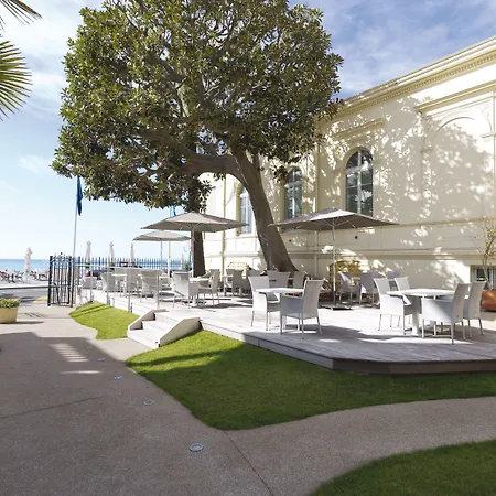 Bleues Balmoral 3* 멍똥