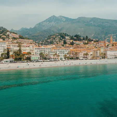 Bleues Balmoral 호텔 3*