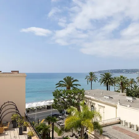 Bleues Balmoral Hotel