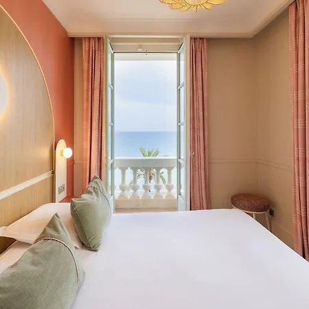 Bleues Balmoral Hotel