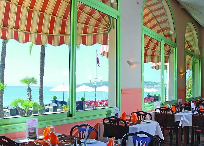 Bleues Balmoral Hotel 3*